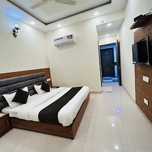 Hotel Woodlark Zirakpur Chandigarh !! Top Rated & Most Awarded Properties In Tricity !!